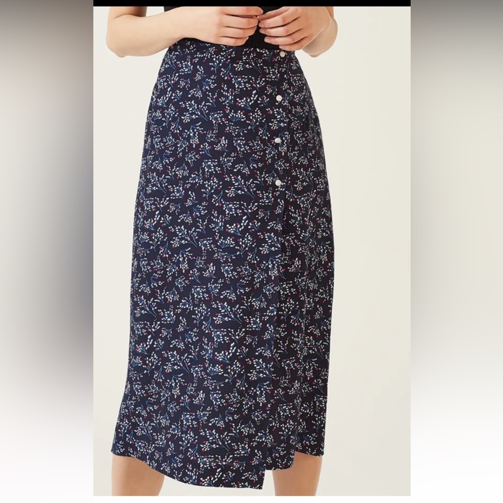 NEW. NEW. Jigsaw Light weight skirt.